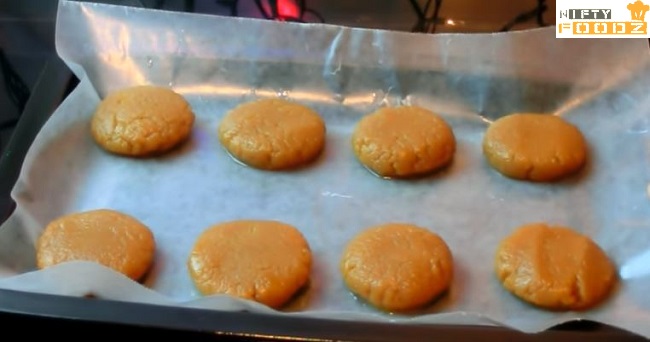 4 Ingredient Peanut butter Cookies in 20 Minutes-niftyfoodz