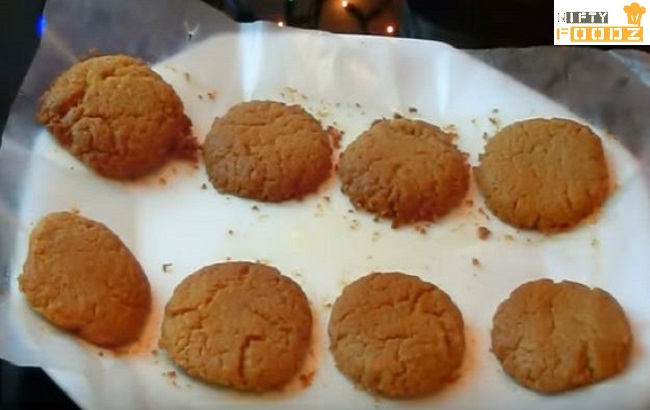 4 Ingredient Peanut butter Cookies in 20 Minutes-niftyfoodz