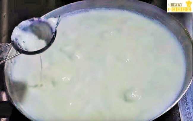 Homemade Condensed Milk-niftyfoodz